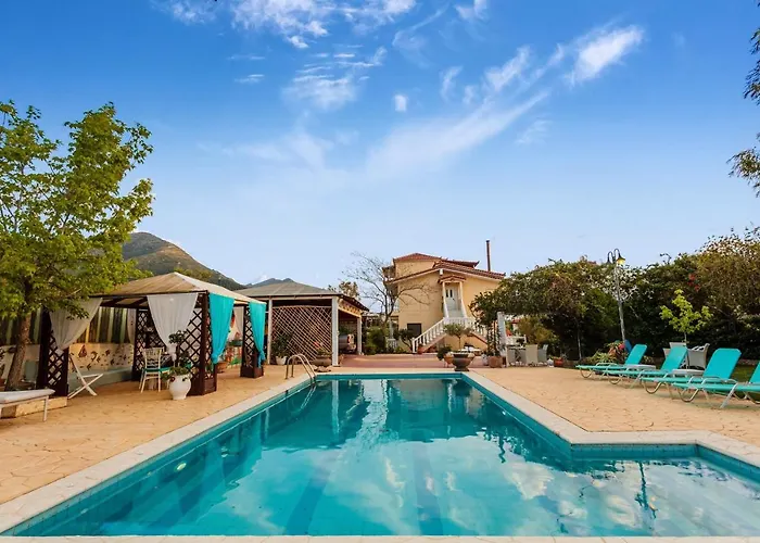 Beachfront Luxury Villa-Private Pool,Garden Heaven