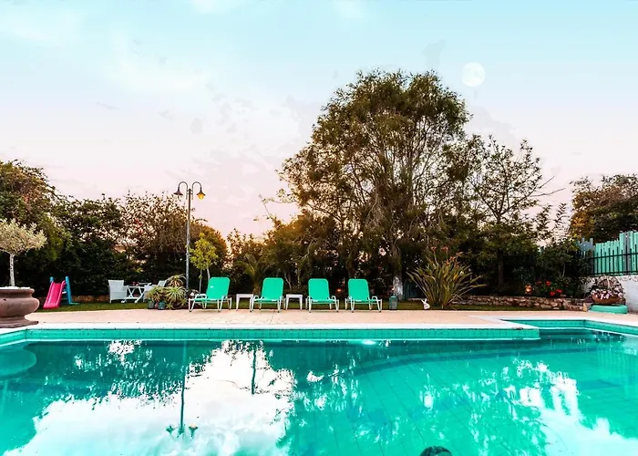 Beachfront Luxury Villa-Private Pool,Garden Heaven