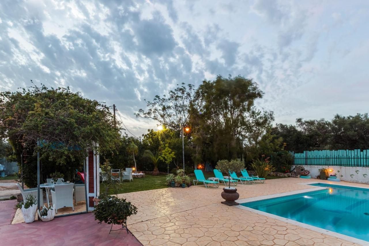 Villa Beachfront Luxury Villa-private Pool,garden Heaven *