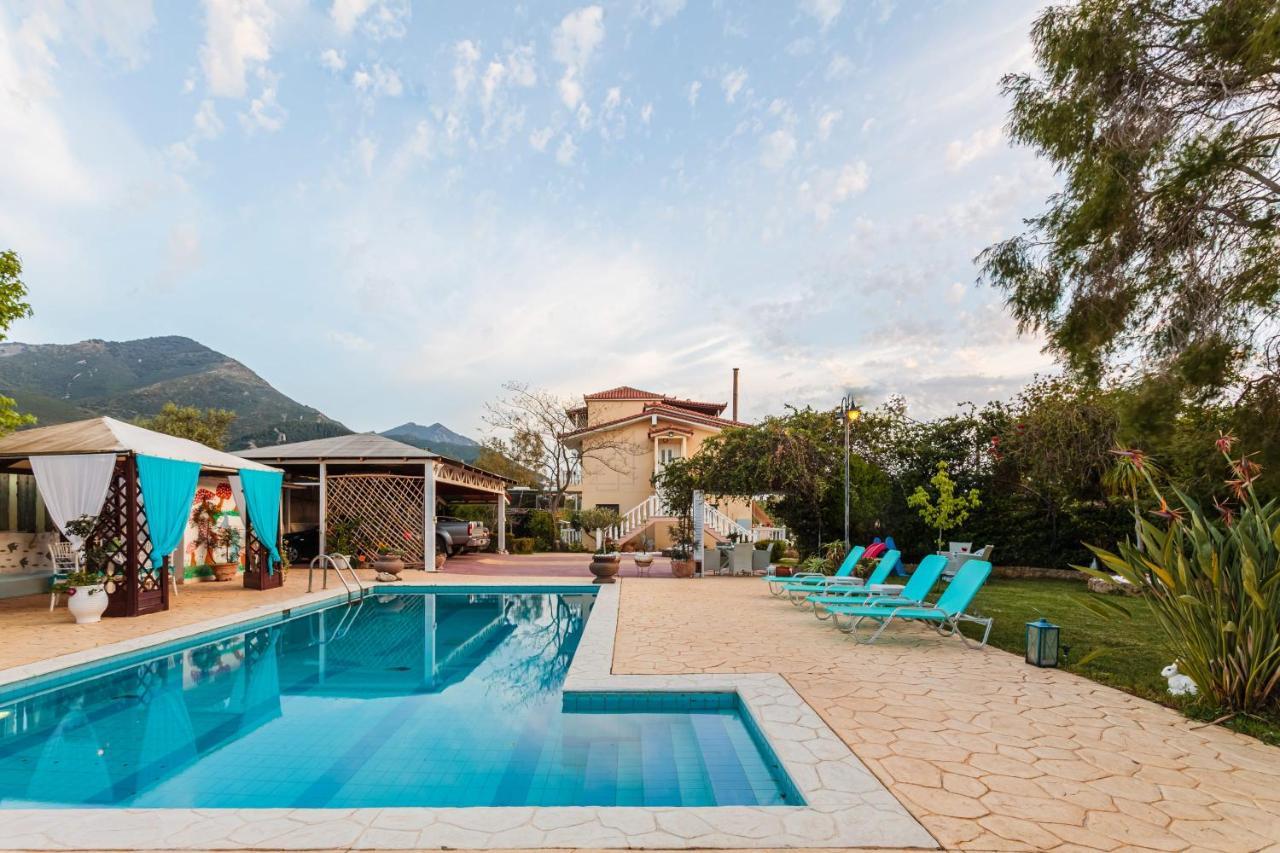 Beachfront Luxury Villa-private Pool,garden Heaven Villa Kyparissia